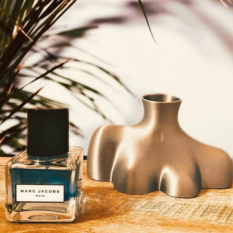 How to Apply Perfume: A Beginner's Guide To Smelling Your Best