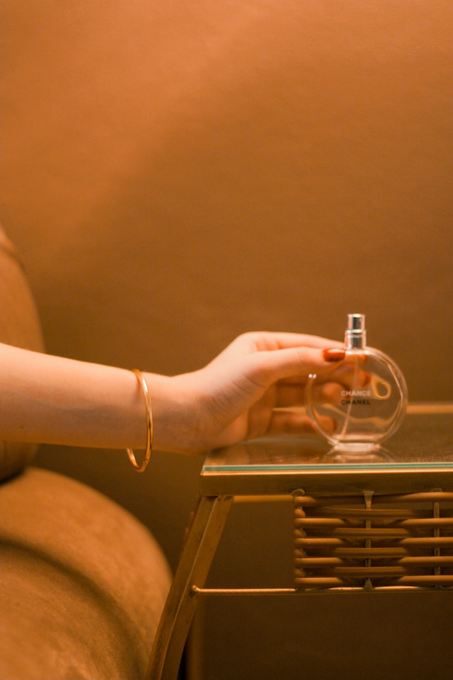 8 Tips on How to Store Perfume for Longevity